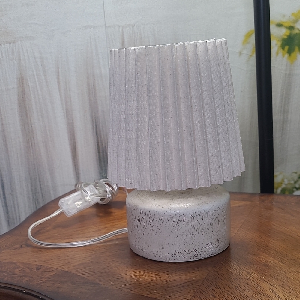 New! Room Essentials Mini faux wood accent table Lamp with pleated light shade